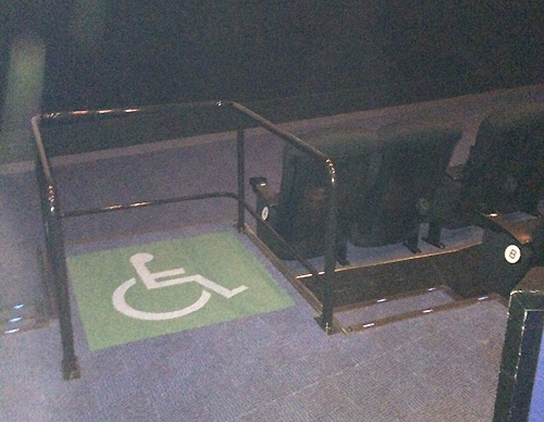 IMG_2782 映画館と車椅子