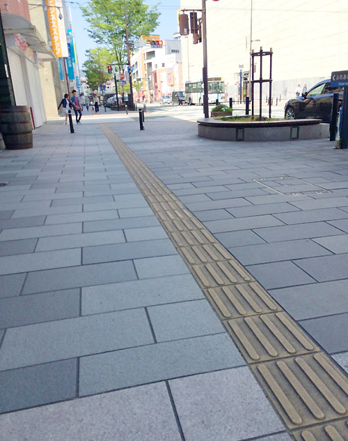 車椅子利用者の目線 車椅子利用者の目線