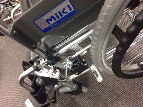 足踏みブレーキ付き車椅子 BAL-3Bの駐車ブレーキ