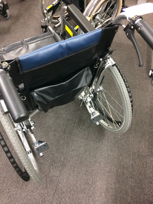 足踏みブレーキ付き車椅子 BAL-3B