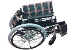 マキライフテックの折りたたみの車椅子画像