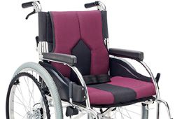 マキライフテックの自走式の車椅子